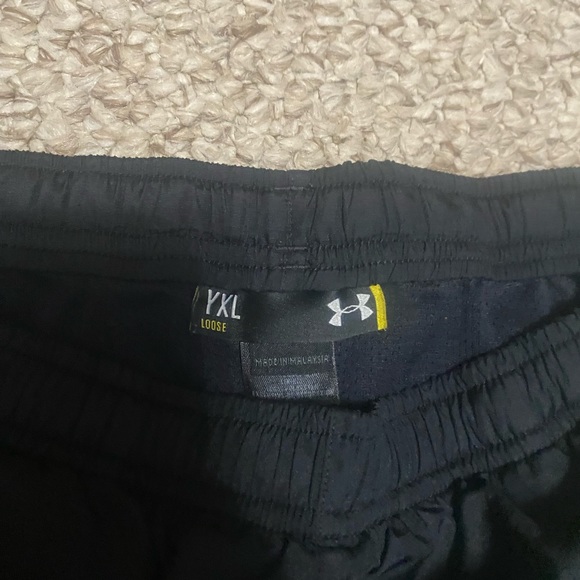 Under Armor loose warm up pants size YXL - Picture 2 of 3